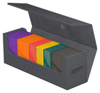 Ultimate Guard Arkhive 400+ XenoSkin Grau mit bunten Deck Boxen, geöffnet.
