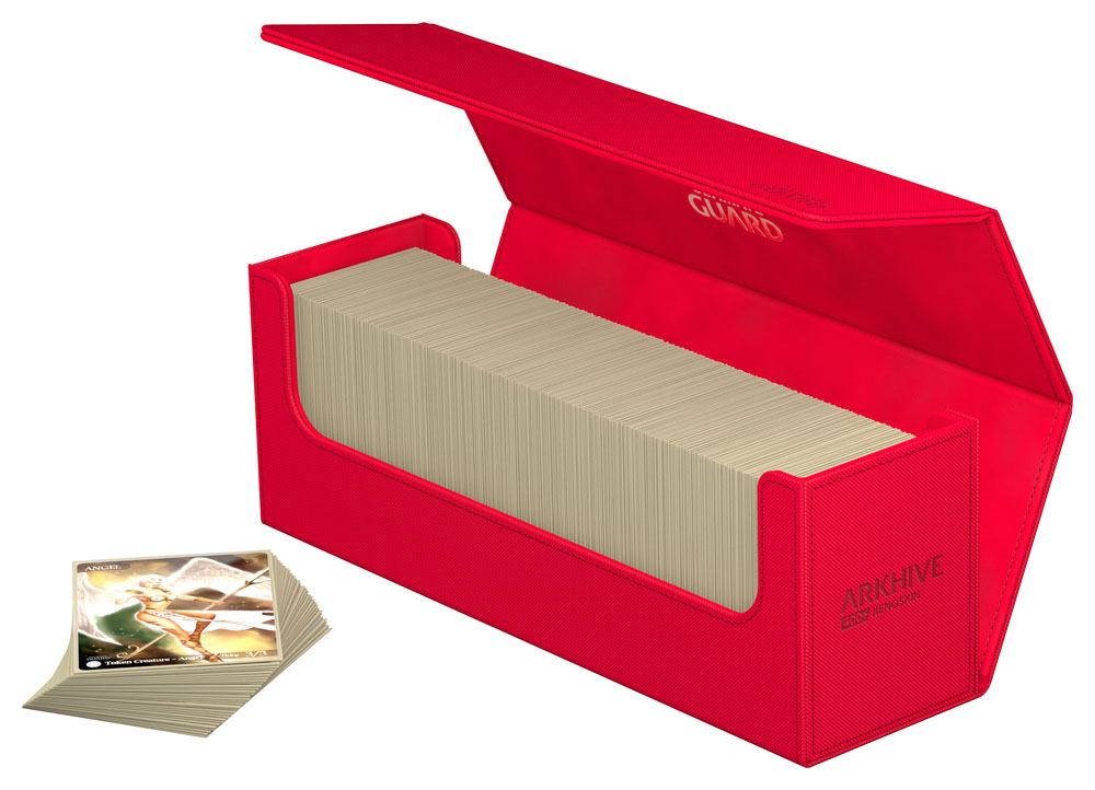Rote Ultimate Guard Arkhive 400+ XenoSkin Box, offen mit Kartenstapel, geeignet für Kartenaufbewahrung und Transport.