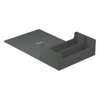Graue Ultimate Guard Arkhive 800+ XenoSkin Box, geöffnet, mit zwei Fächern für Kartenaufbewahrung.