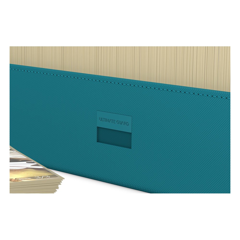 Ultimate Guard Arkhive 800+ XenoSkin in Petrolblau, zeigt Kartenlagerung und Texturdetails.