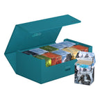 Ultimate Guard Arkhive 800+ XenoSkin in Petrolblau, geöffnet mit Kartenboxen, bietet Platz für 800+ Karten.