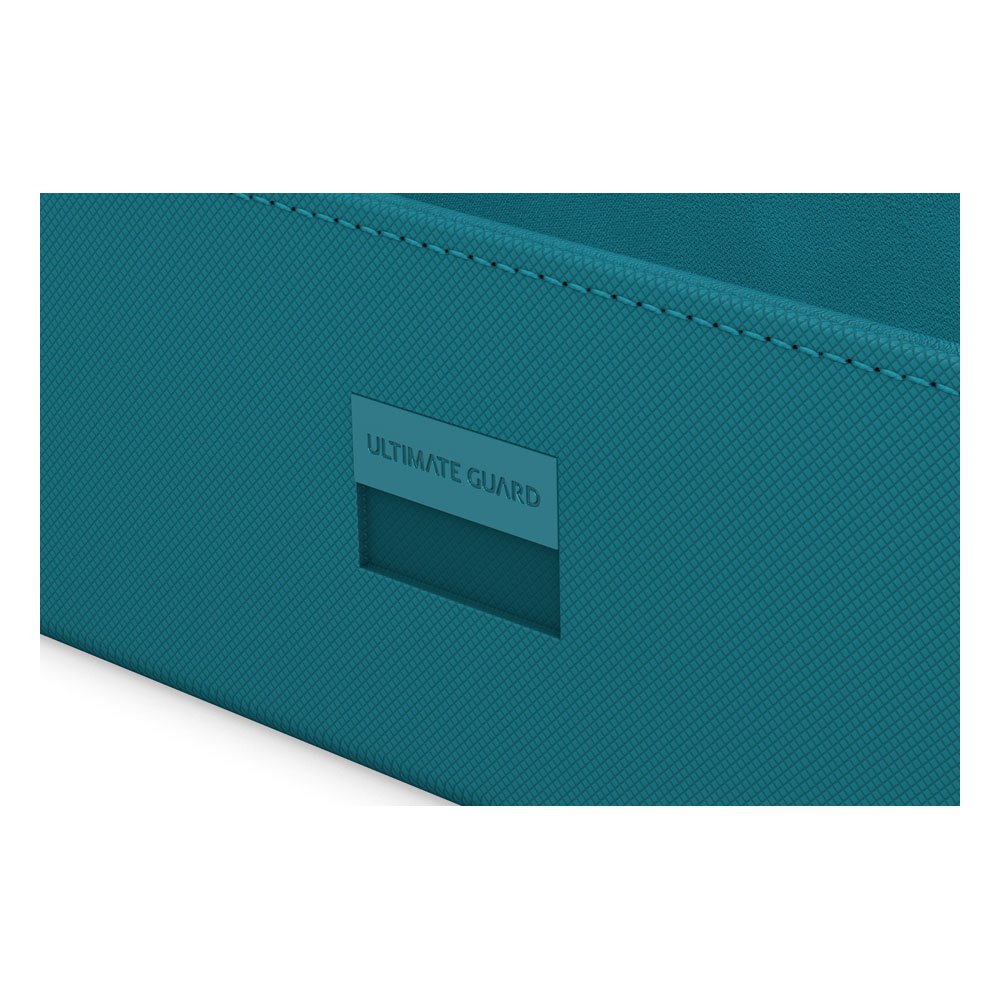 Ultimate Guard Arkhive 800+ XenoSkin in Petrolblau, Nahaufnahme der strukturierten Oberfläche und Logo.