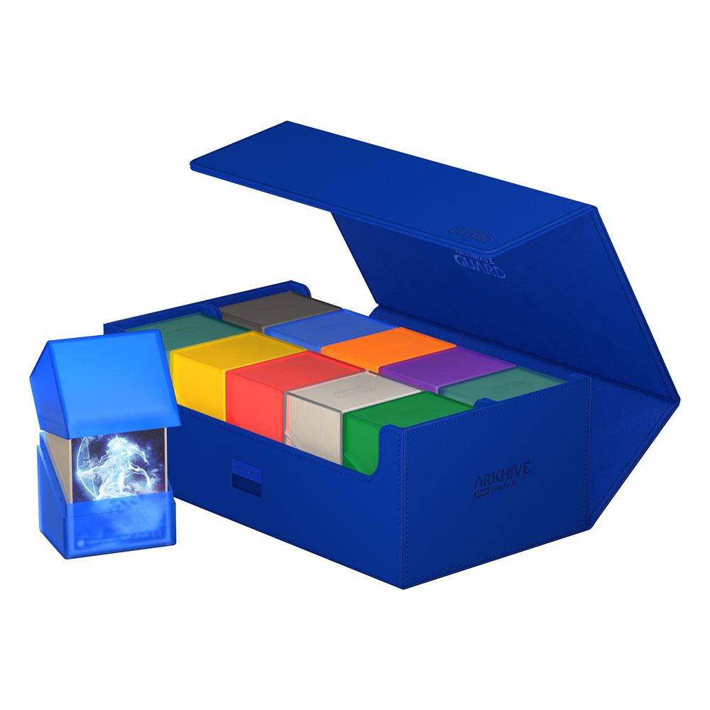 Blaue Ultimate Guard Arkhive 800+ Box mit bunten Kartenboxen, geöffnet.