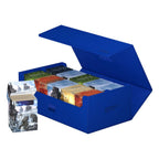 Blaue Ultimate Guard Arkhive 800+ XenoSkin Box, geöffnet, mit Karten und Deckboxen.