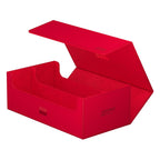 Rote Ultimate Guard Arkhive 800+ XenoSkin Box, geöffnet, zeigt Innenraum für Kartenaufbewahrung.