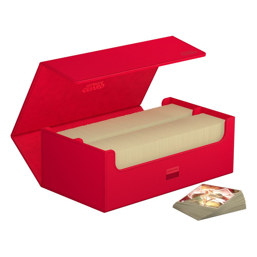 Rote Ultimate Guard Arkhive 800+ XenoSkin Box, geöffnet mit Kartenstapeln, geeignet für 800+ Karten.