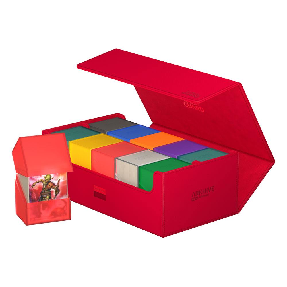 Rote Ultimate Guard Arkhive 800+ Box, geöffnet, mit bunten Kartenboxen gefüllt, für über 800 Karten geeignet.