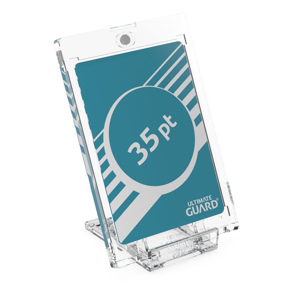 Ultimate Guard Slider Stand aus klarem Plastik, präsentiert Sammlerstück mit 35 pt Karte.