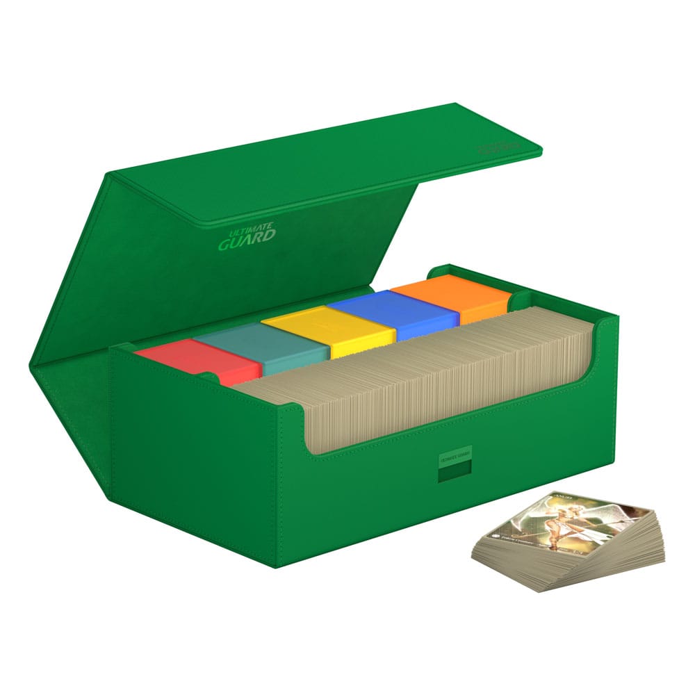 Grüne Ultimate Guard Arkhive 800+ Box, offen mit Karten und Trennwänden, für über 800 Karten geeignet.