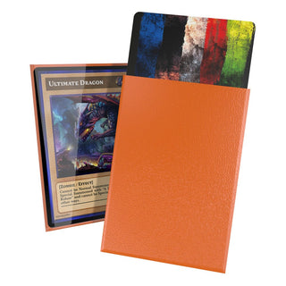 Orange Ultimate Guard Cortex Sleeves für TCG-Karten, zwei Karten sichtbar.