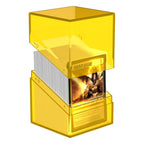 Transparente Ultimate Guard Boulder 100+ Amber Deck-Box mit Kartenstapel sichtbar.