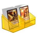 Transparente Ultimate Guard Boulder 100+ Amber Deck-Box mit Kartenstapeln.