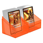 Ultimate Guard Boulder 100+ Clear Deck-Box in Poppy Topaz mit Karten sichtbar.