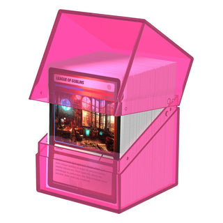 Transparente Ultimate Guard Boulder 100+ Rhodonite Deck-Box mit Karten, offener Deckel, zeigt Karteninhalt.