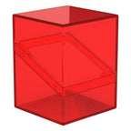 Transparente, rote Ultimate Guard Boulder 100+ Deck-Box für Kartenaufbewahrung.