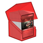 Ultimate Guard Boulder 100+ Clear Ruby Deck-Box, transparent, zeigt Karten im Inneren.