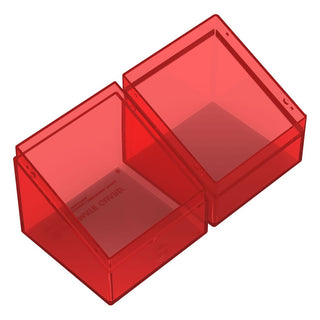 Rote, transparente Kartenbox "Ultimate Guard Boulder 100+ Clear" geöffnet, zeigt Innenraum.