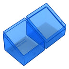 Transparente, blaue Kartenbox Ultimate Guard Boulder 100+ Clear, geöffnet, zeigt Innenraum.