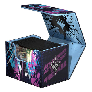 Ultimate Guard Sidewinder 100+ Xenoskin Deck-Box, offen, mit Karten, Magic: The Gathering "Aetherdrift" Design.