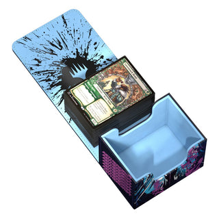 Ultimate Guard Sidewinder 100+ Xenoskin Deck-Box, offen mit Magic: The Gathering Karten, Design "Aetherdrift".