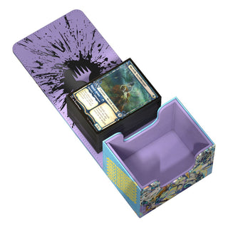 Ultimate Guard Sidewinder 100+ Xenoskin Deck-Box, offen mit Magic: The Gathering Karten, lila Innenfutter.