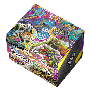 Bunte Ultimate Guard Sidewinder 100+ Xenoskin Deck-Box mit Magic: The Gathering "Aetherdrift" Design.