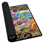 Bunte Magic: The Gathering Play-Mat "Aetherdrift" von Ultimate Guard mit lebhaftem, fantasievollem Design.