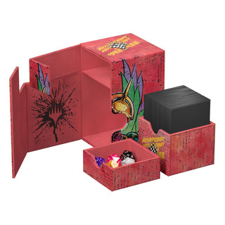 Ultimate Guard Flip'n'Tray 100+ Xenoskin Deck-Box mit Magic: The Gathering Aetherdrift Design, offen mit Karten und Würfeln.