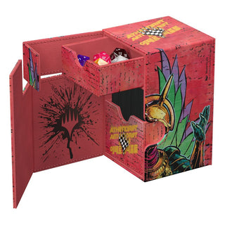 Ultimate Guard Flip'n'Tray 100+ Xenoskin Deck-Box mit Magic: The Gathering Aetherdrift Artwork, offen mit Würfeln und Karten.