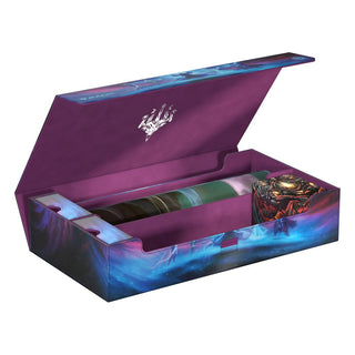 Offene Ultimate Guard Omnihive 1000+ Xenoskin Deck-Box mit Magic: The Gathering Design, zeigt Innenfächer.