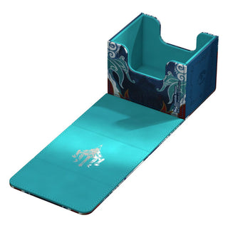 Ultimate Guard Sidewinder 100+ Xenoskin Kartenbox, offen, mit blauem Design und Magnetverschluss.
