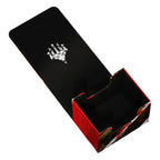 Offene Ultimate Guard Sidewinder 100+ Xenoskin Box, rot-schwarz, für Magic: The Gathering Karten, mit Magnetverschluss.