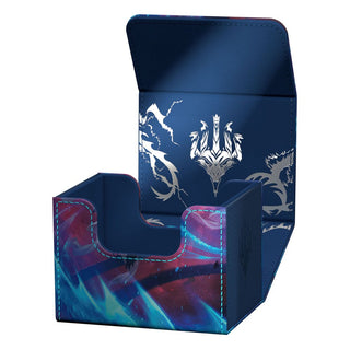 Ultimate Guard Sidewinder 100+ Xenoskin Box mit Magic: The Gathering Artwork, blau mit silbernen Prägungen.