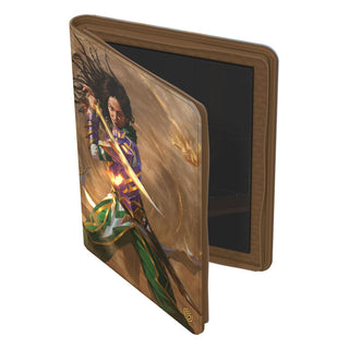 Ultimate Guard Zipfolio 360 Xenoskin Sammelkartenordner mit Fantasy-Design, Reißverschluss, geöffnet.