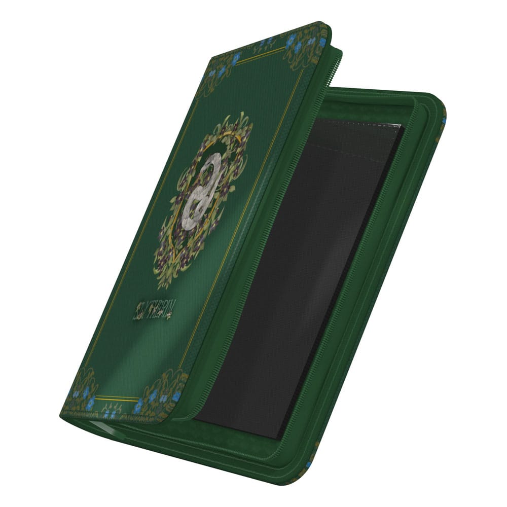 Grünes Ultimate Guard Zipfolio 160 Xenoskin mit Slytherin-Logo, geöffnet, für Sammelkarten.