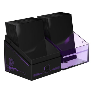 Ultimate Guard Boulder 100+ Deck-Box mit Magic: The Gathering Design, schwarz und lila, geöffnet mit Karten.