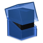Blauer Ultimate Guard Boulder 100+ Hybrid Deckbox mit transparentem Deckel, geöffnet, für Magic: The Gathering Karten.