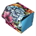 Ultimate Guard Sidewinder 100+ Deck-Box mit buntem Blumenmuster, Xenoskin-Material, geöffnet.